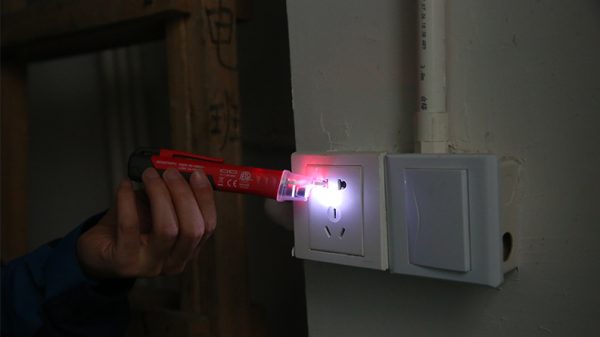 UNI-T Voltage Detector - Image 5